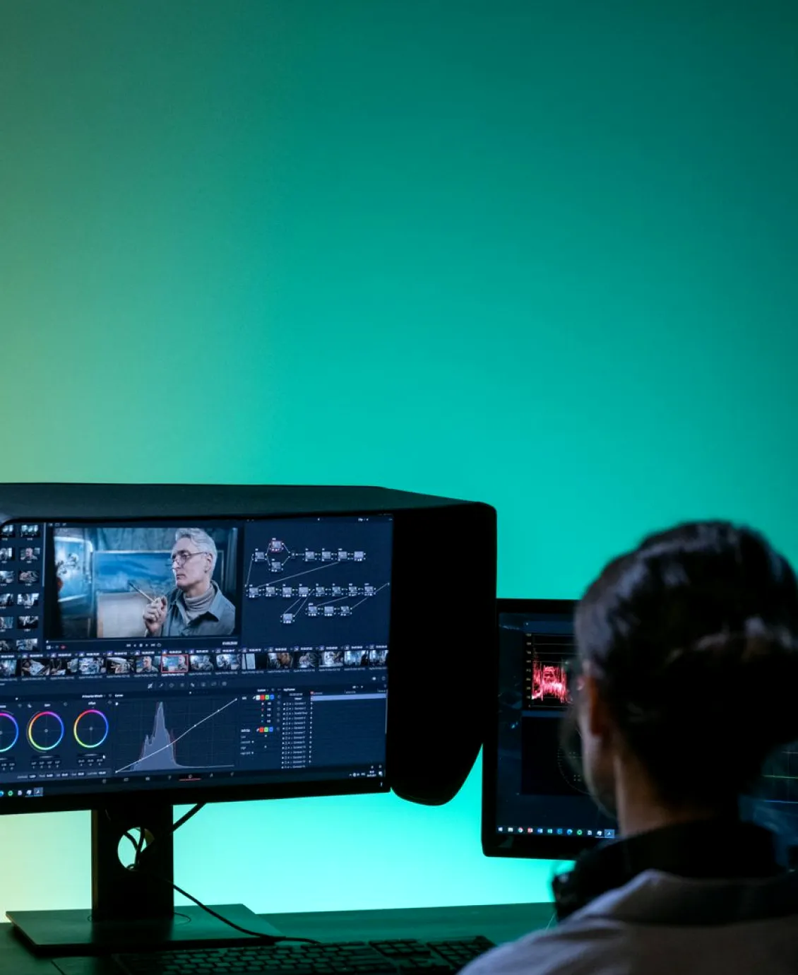 Hva testing av monitoroppsett koster, og hva som styrer prisen